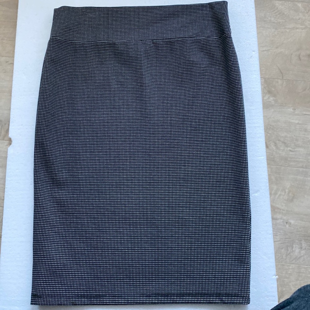 Jules and Leopold small Women’s black and white patterned pencil pull on skirt.